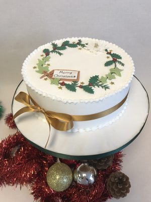 Christmas cake beginners cake decorating class cake