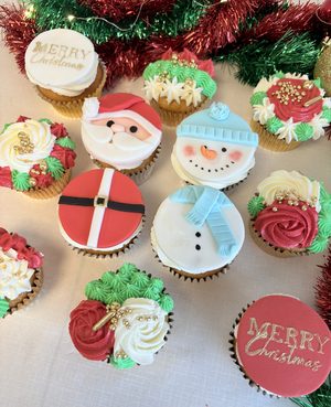 Festive Christmas cupcakes decorating class