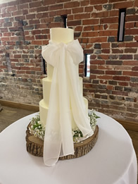 Buttercream wedding cake by Catherine Scott