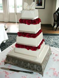 Contemporary wedding cake by Catherine Scott