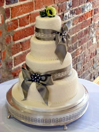 Contemporary wedding cake by Catherine Scott