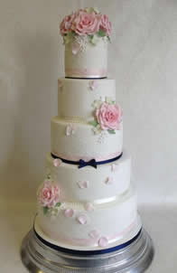 Contemporary wedding cake by Catherine Scott