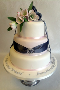 Contemporary wedding cake by Catherine Scott