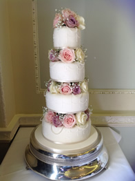Contemporary wedding cake by Catherine Scott