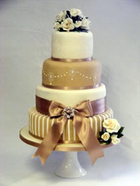 Contemporary wedding cake by Catherine Scott