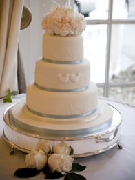Contemporary wedding cake by Catherine Scott