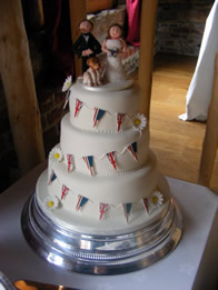 Contemporary wedding cake by Catherine Scott