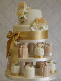Wedding cupcakes by Catherine Scott